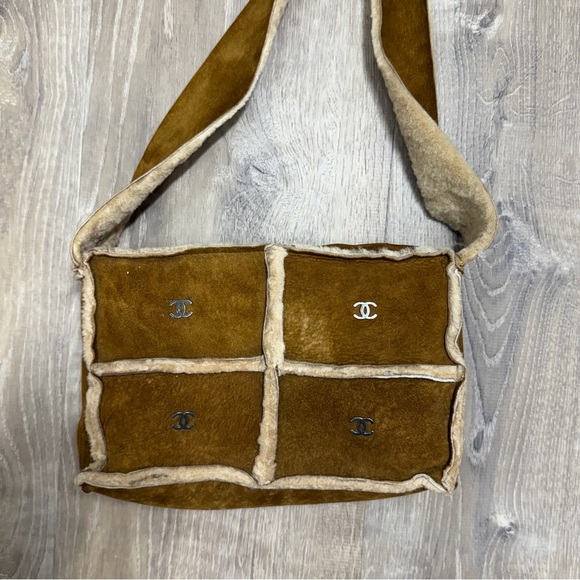 CHANEL Tan/Brown Shearling Mouton Crossbody Bag - Picture 3 of 16